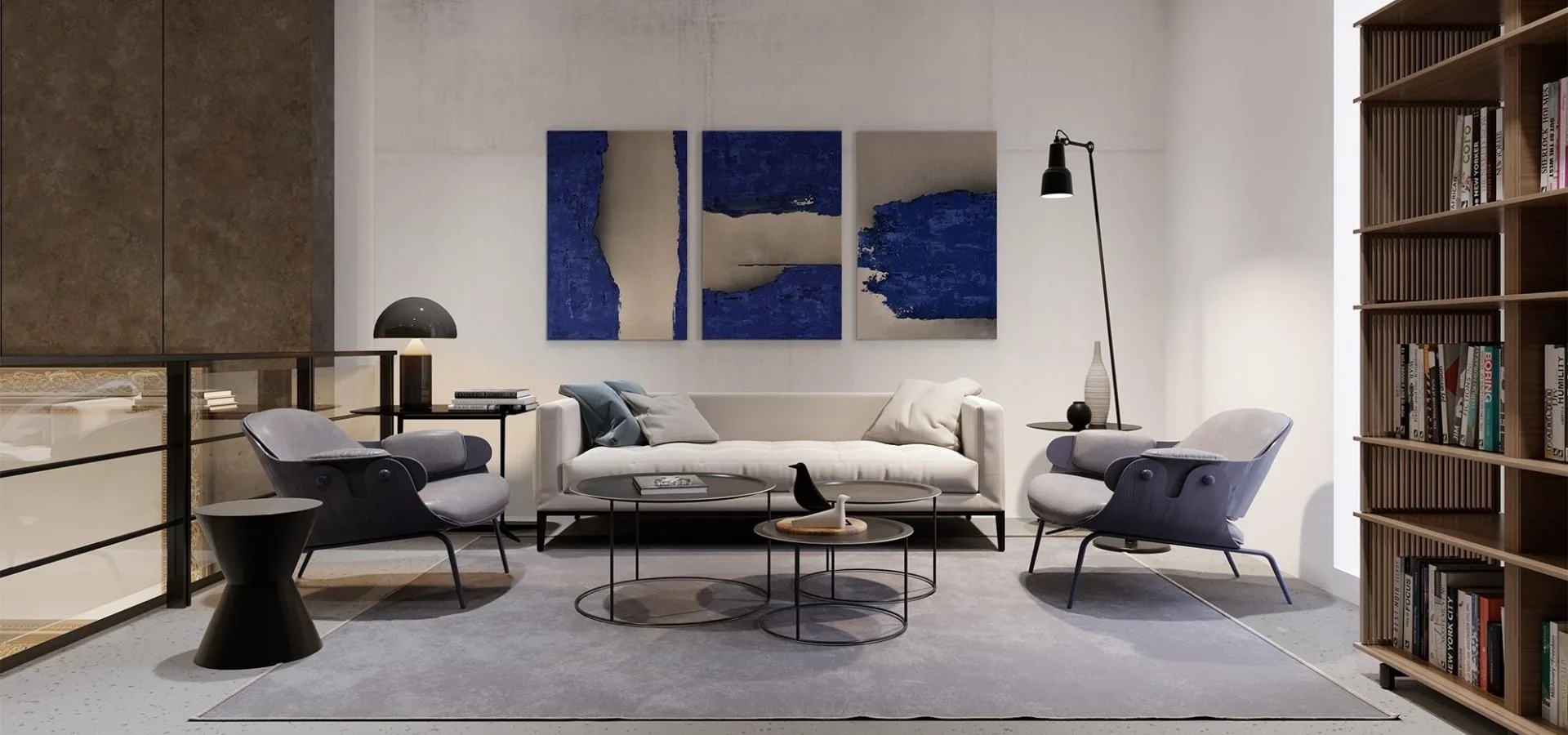 Salón con sofá blanco, dos butacas grises y tres lienzos abstractos en azul intenso y blanco en la pared