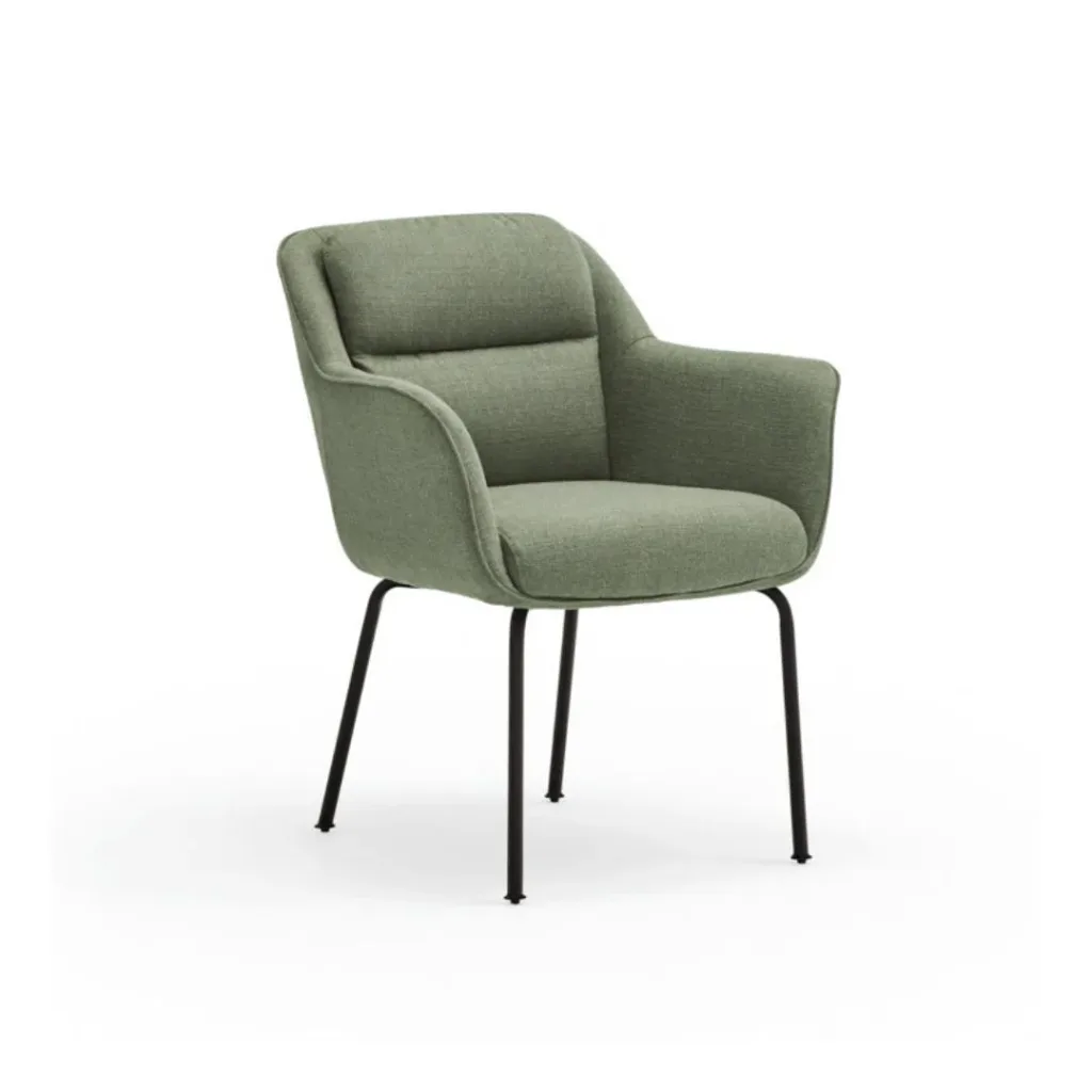 Silla tapizada en verde con brazos envolventes y cuatro patas metálicas negras finas