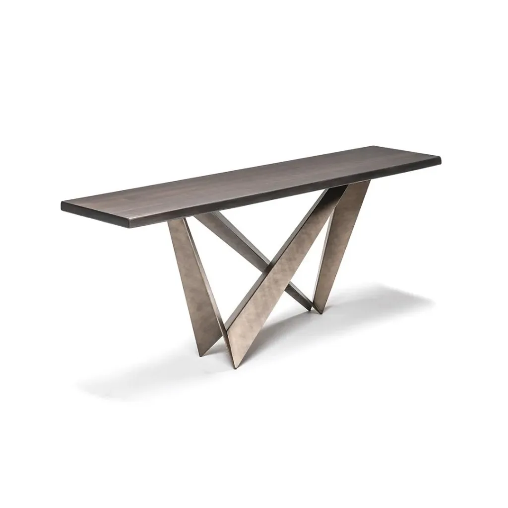 Consola de sobre oscuro con patas en zigzag de tono bronce, vista en perspectiva