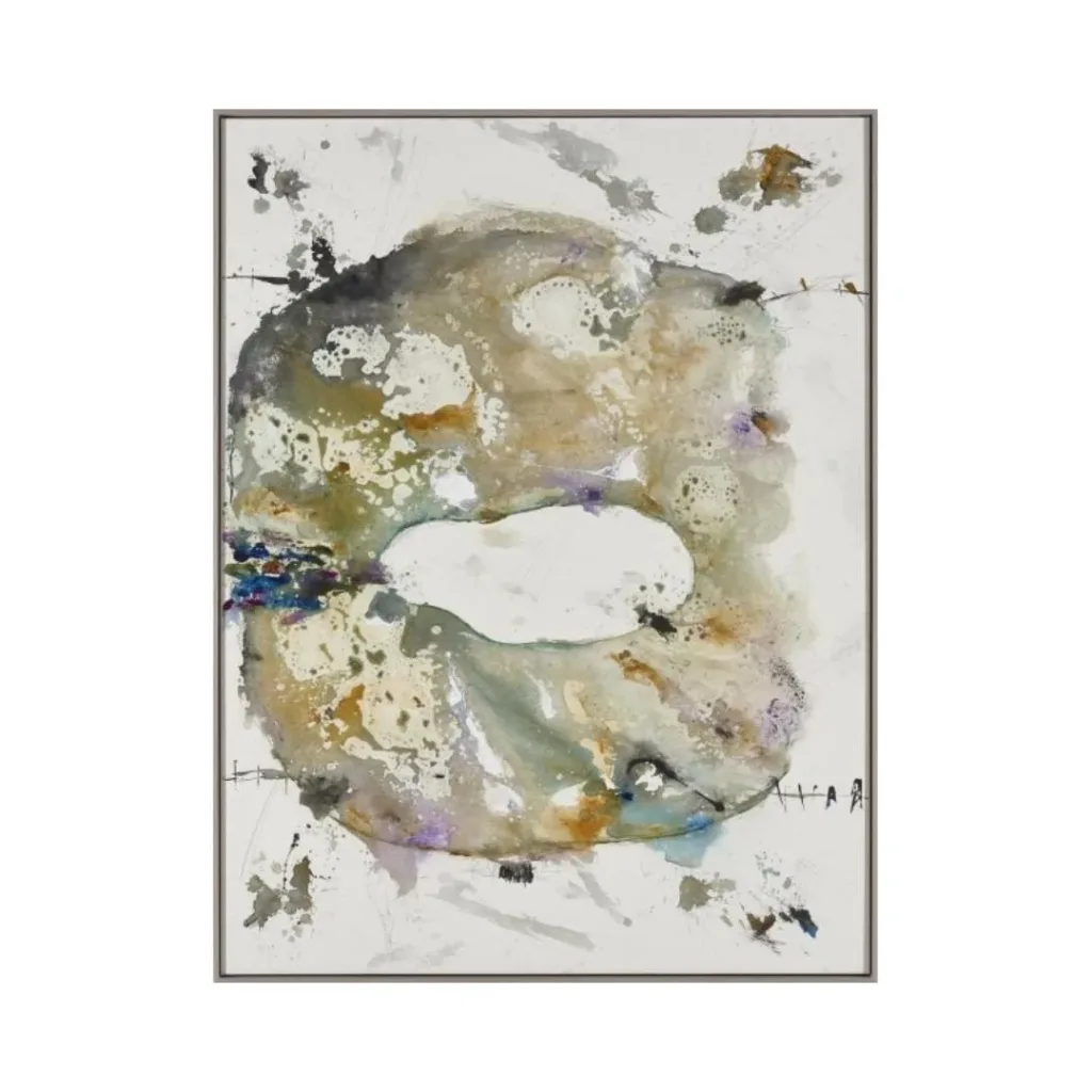 Lienzo abstracto vertical con una forma circular abierta en beige, gris y toques de azul y violeta sobre fondo blanco