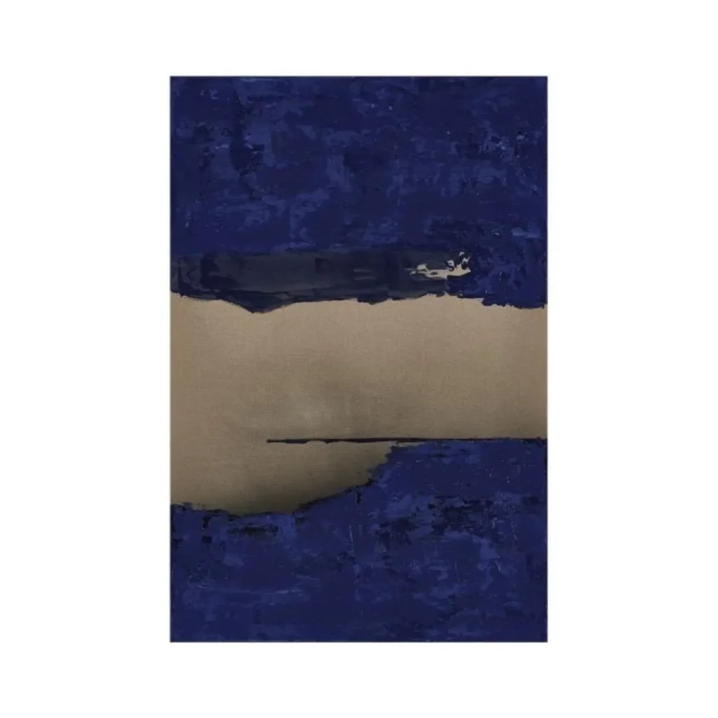 Lienzo vertical en azul marino con una banda horizontal beige que lo cruza a media altura
