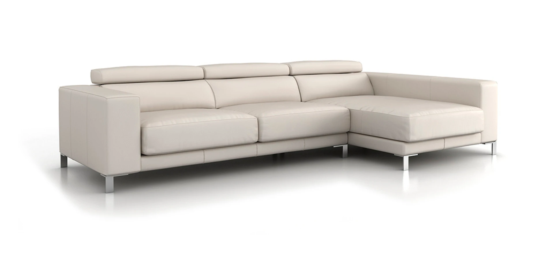 Sofá Jambi con chaise longue en blanco roto, tres cabezales y patas metálicas