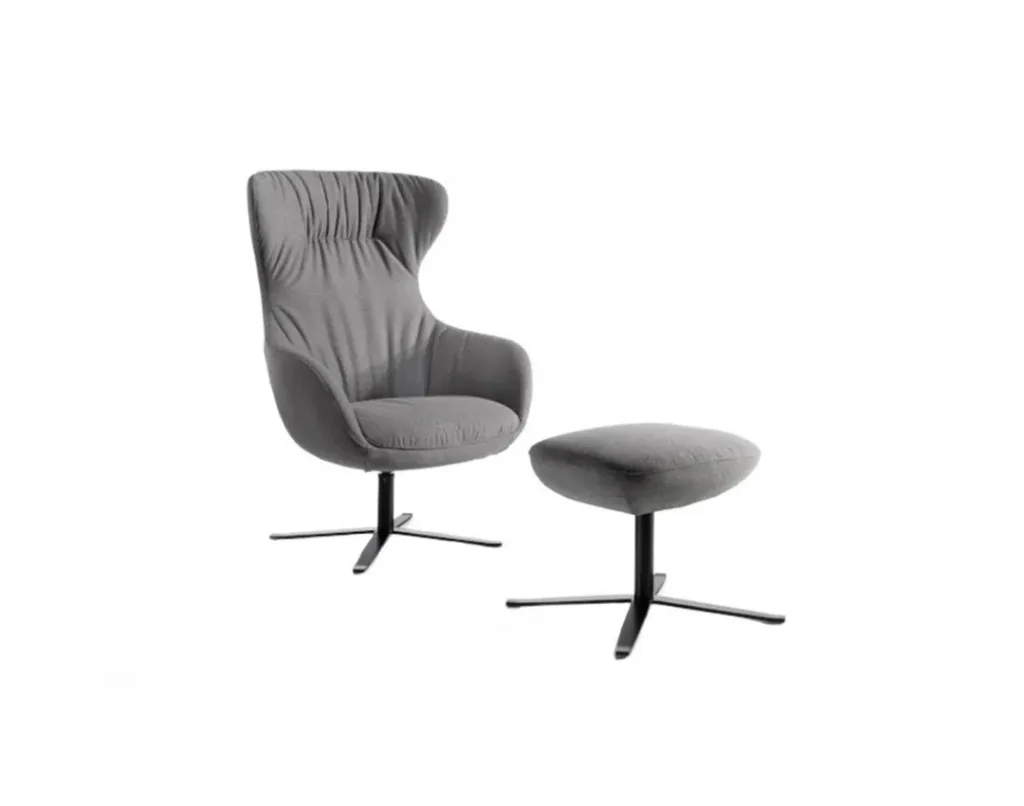 Butaca Kanda Soft en gris con respaldo envolvente, base de aspa negra y reposapiés a juego